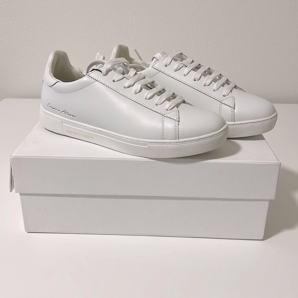 NWT NIB new Emporio Armani Supple leather white sneakers w/ signature EU 39 US 9